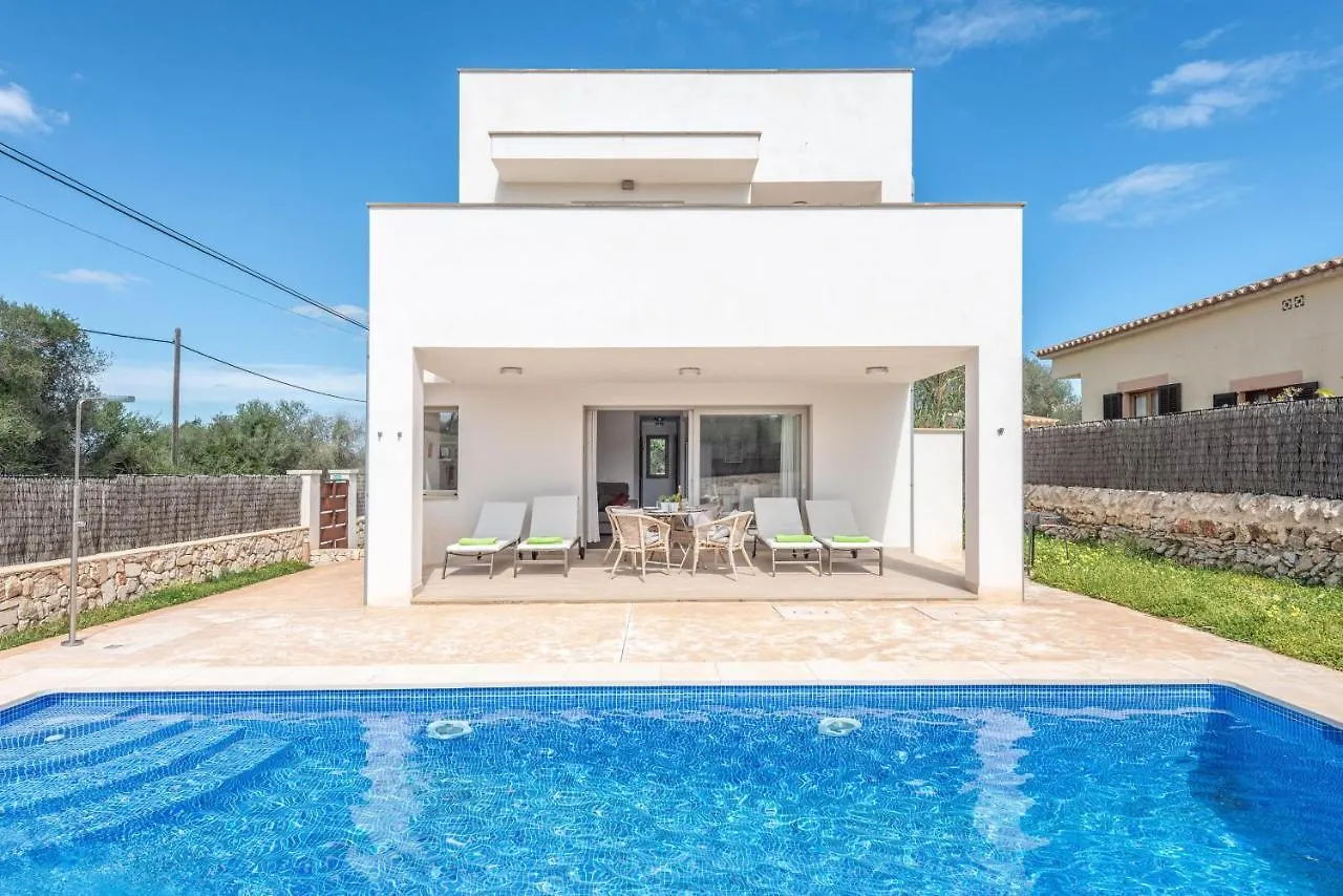Garlanda 1 Villa Cala Llombards