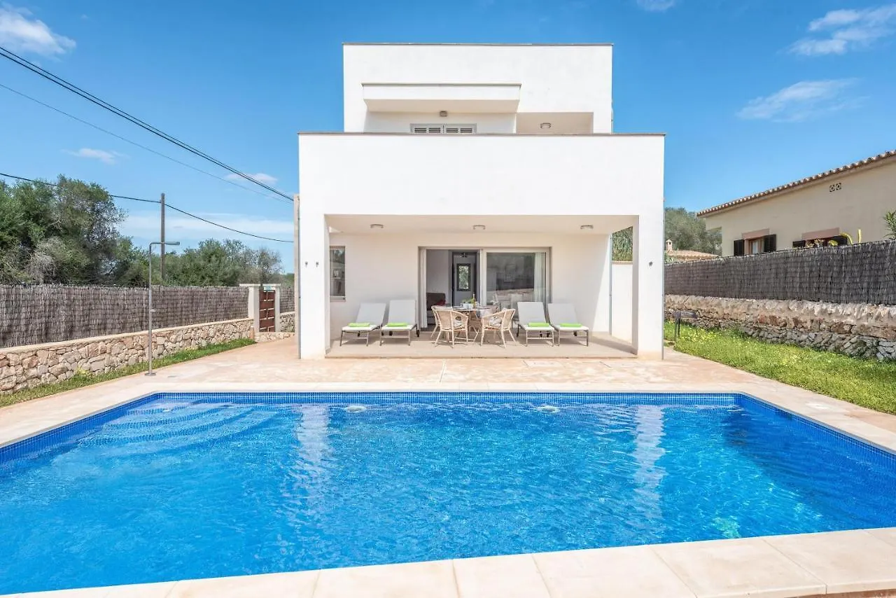 Garlanda 1 Villa Cala Llombards 0*,  Spain