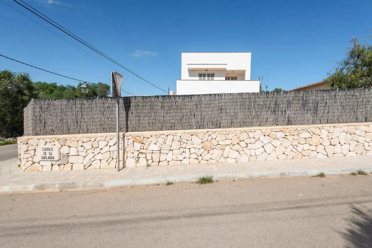 Garlanda 1 Villa Cala Llombards
