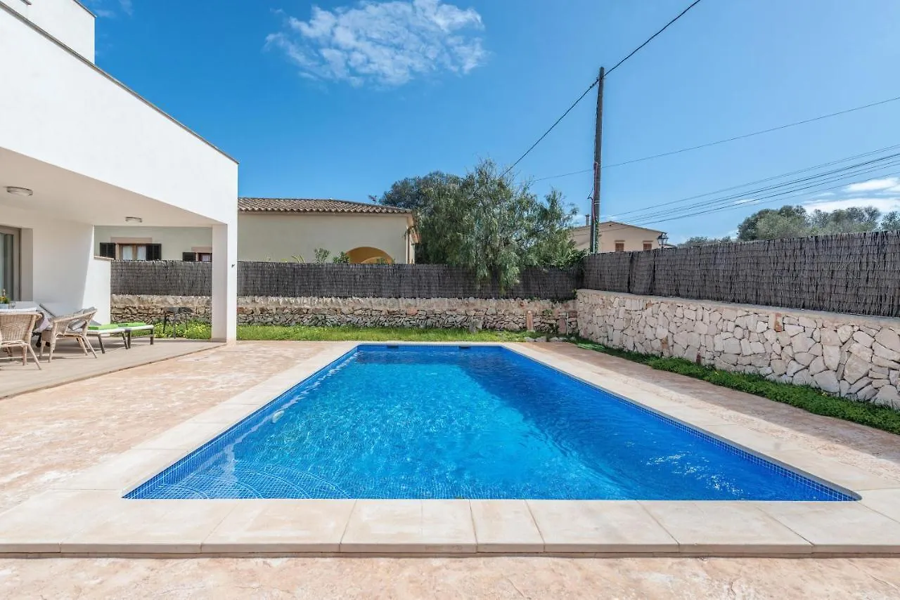 Garlanda 1 Villa Cala Llombards 0*,  Spain