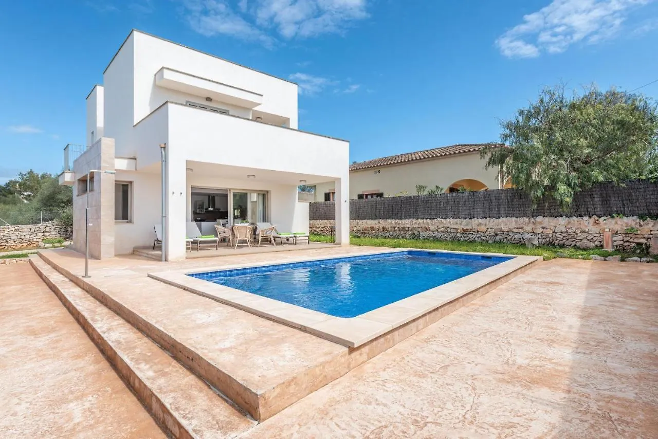 Garlanda 1 Villa Cala Llombards